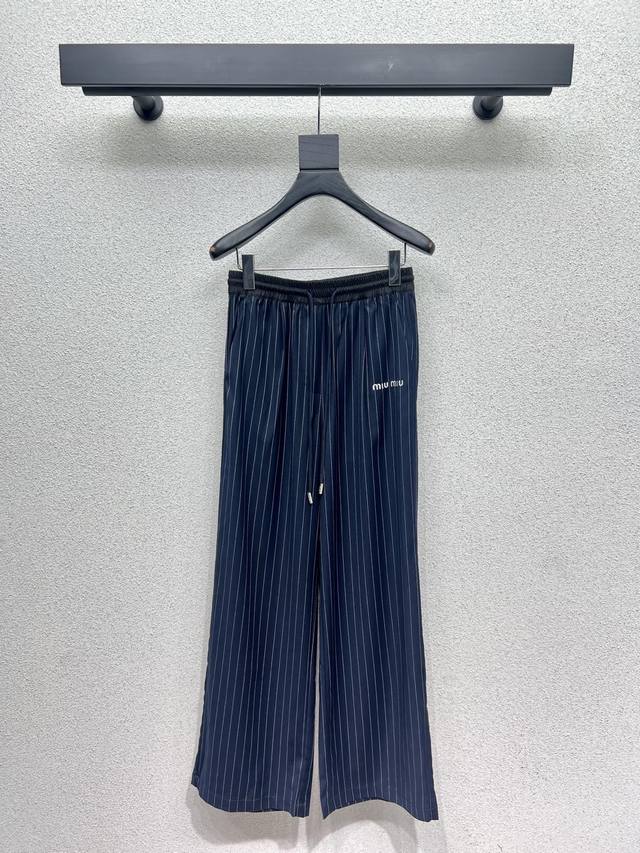 Miu家条纹西装外套休闲长裤 分开拿 设计优雅大方 纯色非常耐看 完美分割身材比例 上身又甜又酷 更添气质 必备单品 高品质 尺码Sml外套长裤