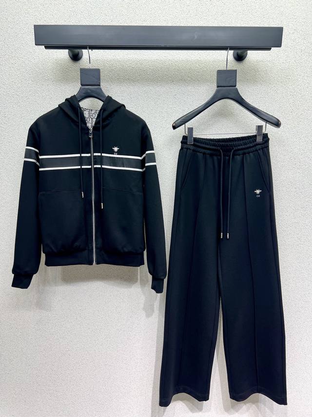 D家小蜜蜂双面穿外套长裤休闲套装 时尚帅气 个性经典款版型设计简洁而优雅 独特的工艺 多了一份精致与细腻 高品质 尺码Sml