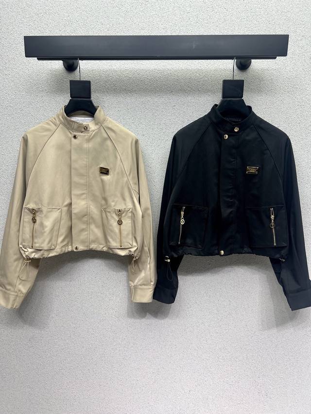 L家设计铁标夹克外套 时髦低调气质又奢华高级！版型百搭不挑人，做工品质看细节。白富美必入！强烈推荐 高品质 两色 尺码Sml
