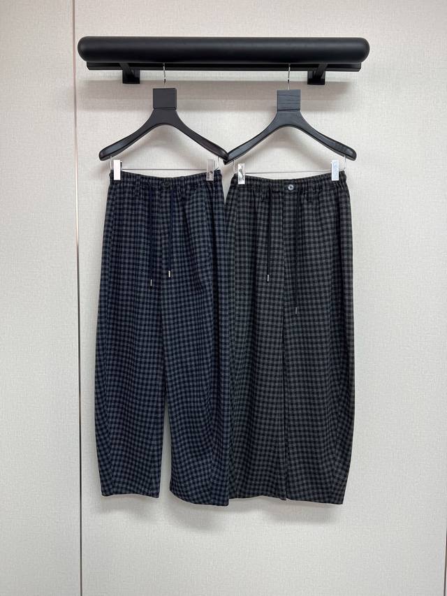 高品质 Cay*La秋冬万能格子弯刀裤 白鹿同款单品 好多次私服都有穿搭的裤子 真的是超级百搭的秋冬神器！ 弯刀裤型今年妥妥的黑马剪裁～ 时尚还非常修饰腿型 宝