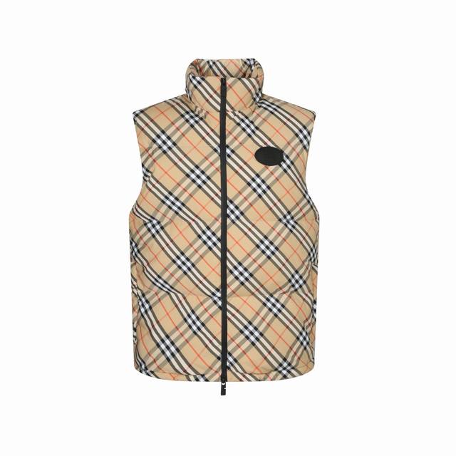 Burberry 格纹羽绒背心 轻盈暖意，型格随行 告别冬日厚重，以轻盈姿态拥抱温暖。Burberry 这款格纹羽绒背心，以防护性尼龙面料匠心打造，以高品质90