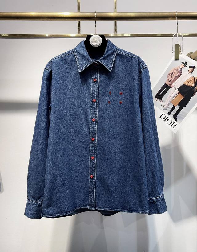 上新 独家高定牛仔衬衣首发 25Aw Loew*独家爆款推荐高品质复古蓝休闲撞色刺绣牛仔衬衣 一年四季可穿的百搭牛仔衬衫 正肩设计 合身略宽松版型 较为合体的穿