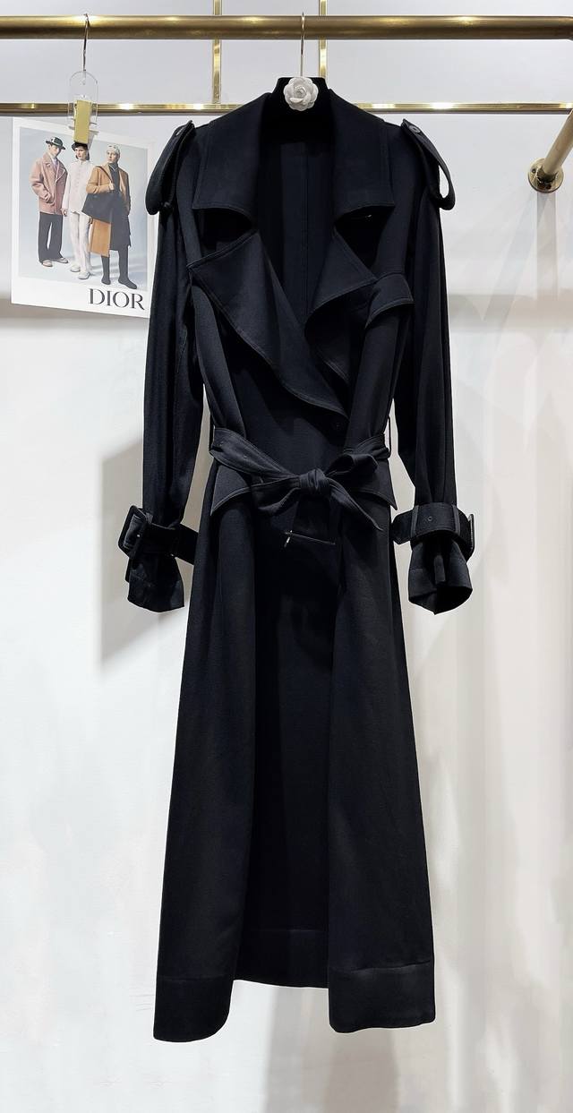 上新啦～独家高定爆款风衣首发 25Aw Dio*独家爆款高级感进口特定面料慵懒翻领廓形腰带长款风衣 拥有Da牌的质感 低调又自带奢华气质韩风拉满 知性松弛感的复