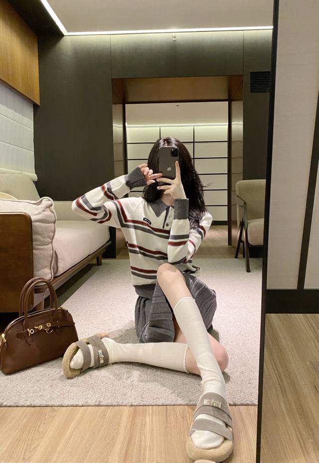 套装 Miumi*减龄拼接撞色条纹针织毛衣百褶裙套装。Sml