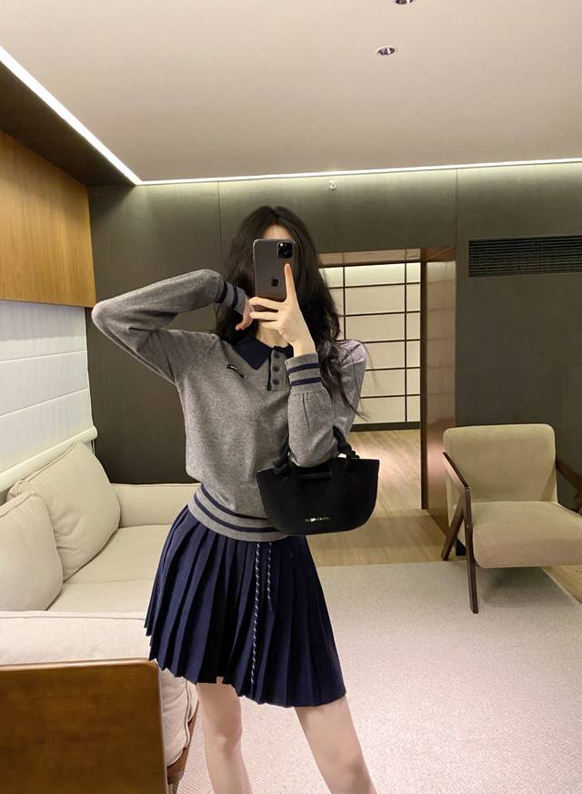 套装 Miumi*减龄拼接撞色条纹针织毛衣百褶裙套装。Sml