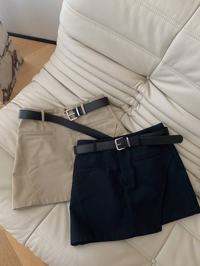 25pf秋冬 一片式腰带裤裙 基础显瘦易穿的微A版型不挑人穿遮假胯 假两件式前裙子后裤子的设计自带时髦叠穿上身效果正面 侧一边开叉都有小修饰腿型2色3码