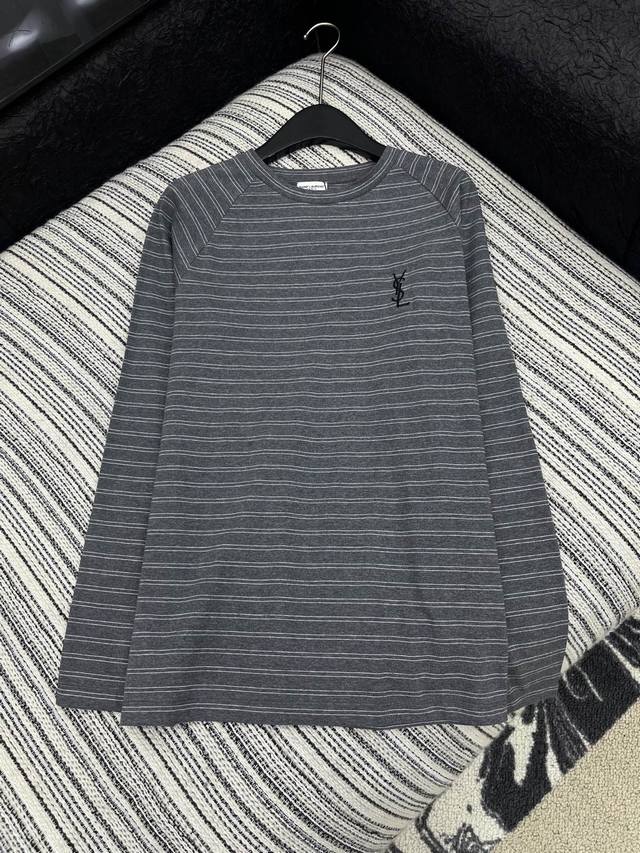 爆款现货 原单品质 Ysl｜25早秋新款撞色条纹刺绣圆领长袖T恤 经典字母 不同于传统的正式感 是比较慵懒随性的 面料是非常舒适的 做工细节之处见真章 经典又百