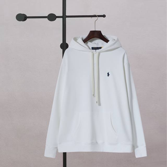 Ralph Lauren 拉夫劳伦小马刺绣连帽卫衣 款号：W01 白色 ： 尺码：S-Xl 秋冬人手一件的卫衣来了 怎么穿搭都随意！！ 这款连帽运动衫饰有代表R