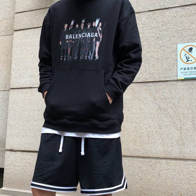 卫衣更新 毛圈 爆款款号：162 Balenciaga 巴黎世家乐队人像印花复古圆领卫衣Oversized版型男女同款，遮肉显瘦！胸前乐队人像立体的胶印，给人强