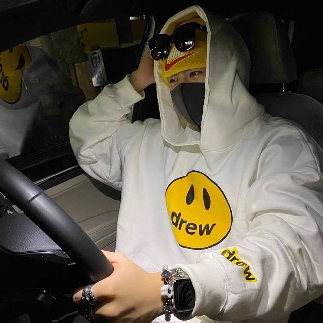 卫衣更新 毛圈 款号180 Drew House Drew笑脸 贾斯汀比伯同款 男女同款情侣装笑脸毛圈连帽卫衣 经典笑脸系列！贾斯丁本人及各路明星刷街单品！颜色