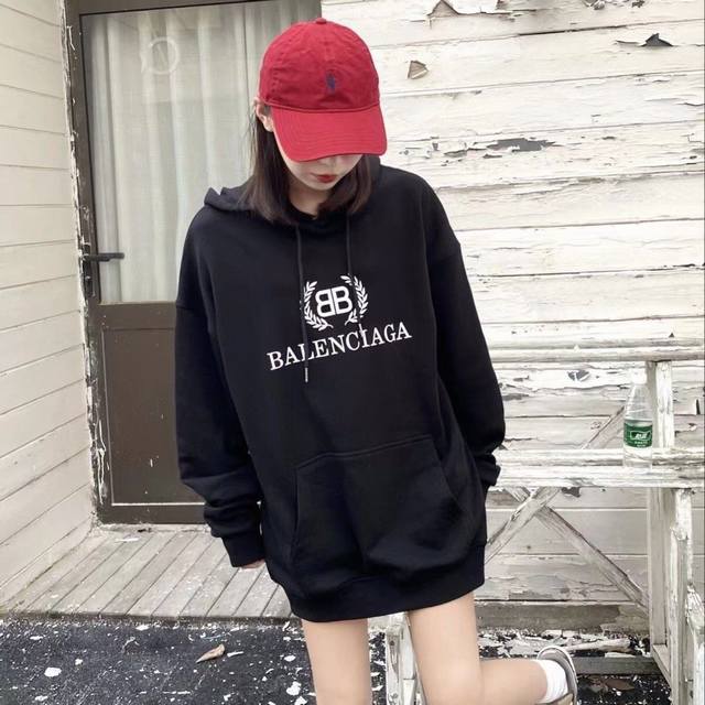 卫衣更新毛圈 款号：862 巴黎世家秋冬新款皇冠麦穗印花连帽卫衣，巴黎世家麦穗经典款，加上简单的Logo字母,让整件衣服的美感一下子提升，真心好看！进口客供纯棉