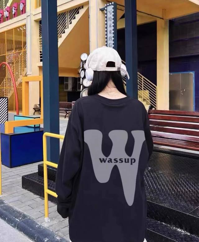 圆领卫衣上新 毛圈 款号：8806 Wassup街头穿搭必备爆款圆领卫衣 Wassup原版日本完美版本 小红书快手抖音爆款 街头风格都穿搭 情侣Bf同款 百搭单