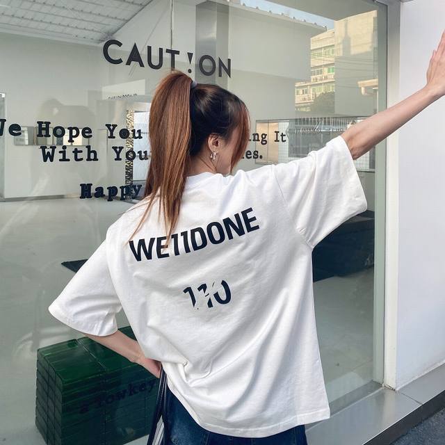 面料升级款号：963 We11Done 3M夜光Os可爱小熊Welldone短袖T恤 胸前有标志性的图案Logo，。Welldone原版面料 网红 明星同款 高