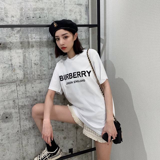 面料升级款号：970 巴宝莉字母短袖 新款 Bbr 23夏款短袖 伦敦定制新款Logo主题设计 定制双股精梳棉面料 正确版本 男女同款 颜色：黑色 白色 尺码：