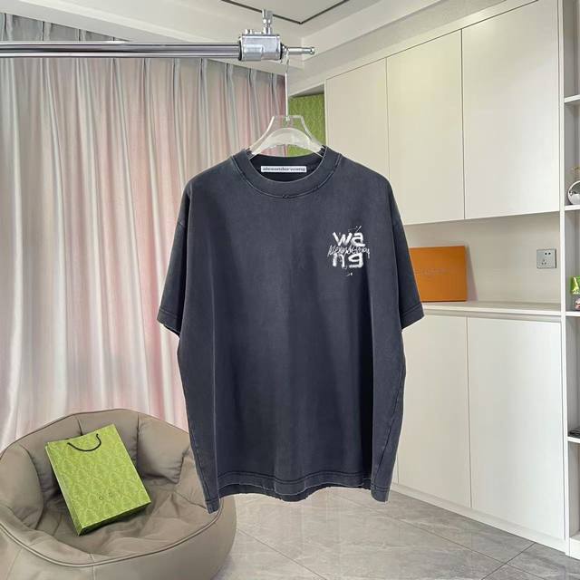 亚历山大*Alexanderwang 2025秋季新款 做旧磨破 字母Logo印花 定制面料320G 短袖T恤 男女同款 尺码：S M L Xl Xxl 五个码