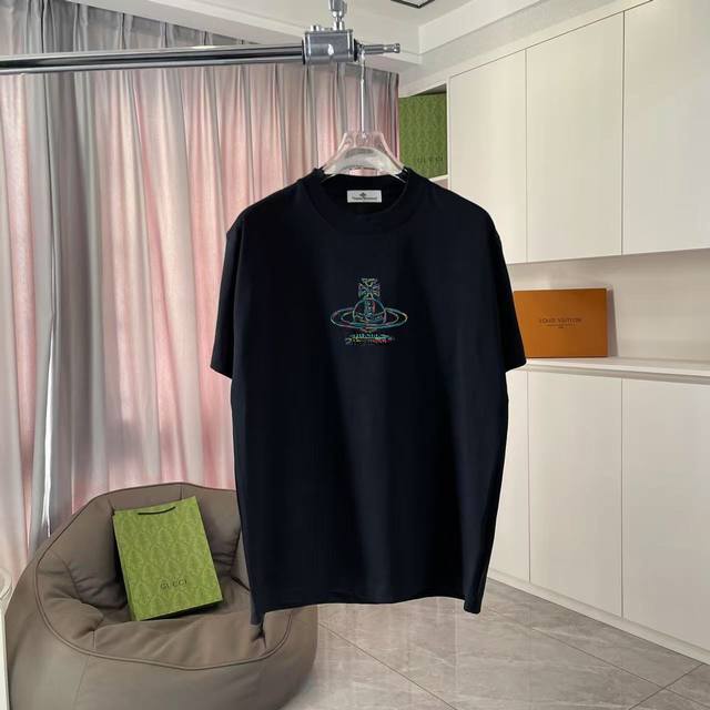 西太后*Vivienne Westwood 2025秋季新款 个性字母Logo印花 定制面料300G 短袖T恤 男女同款 尺码：S M L Xl Xxl 五个码