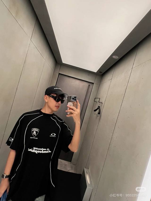 Balenciaga巴黎世家顶级版本1:1官网品质 巴黎世家.兰博基尼合作联名足球系列63号球服短袖T恤 科技网眼平纹针织定制运动面料，正面和背面饰以Lambo