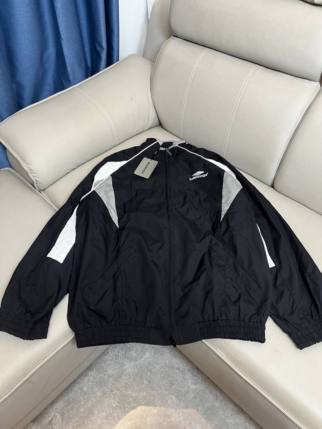 款号：Q28 高端品质 巴黎世家Balenciaga 原版高克重纱纯棉面料 重工艺，手感滑爽 L极度舒适体验 十足的高级感，都保持奢华高贵的特有的视觉质感. 码