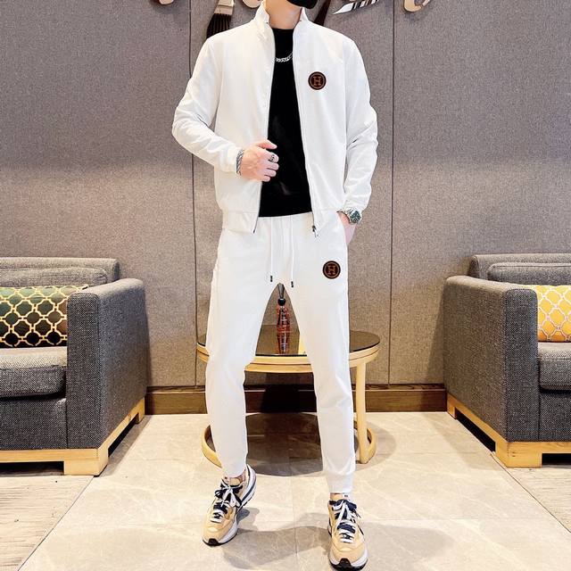 Hermes 爱马仕 胖子福音 爆款套装来袭 专注官网原版 2025全新爆款开衫卫衣套装 原单狠货倾注顶级设计师的精心之作 就为一个贴合、完美的上身效果 全天然