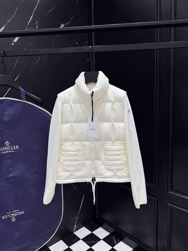 2025秋冬新款 针织拼羽绒 原版1:1订制五金配件全进口原版定制 欢迎专柜对比 绝对的高品质 采用顶级95白鸭绒 超柔软 充羽量蓬松饱满 超级重工 面料做工杠