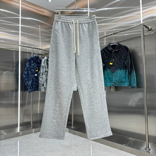 Lv 路易 2025秋冬新款 Logo字母刺绣休闲裤长裤 360克重 定制面料抽绳，手感舒适， 颜色 灰色 尺码 M L Xl Xxl