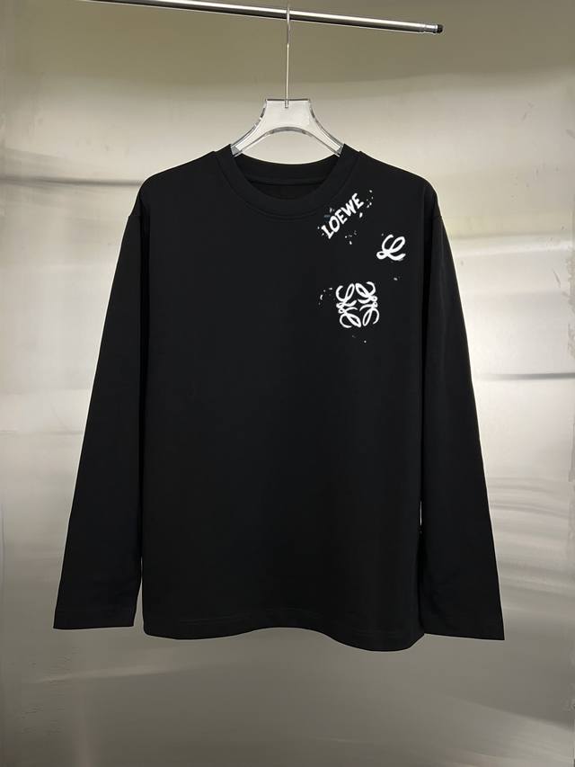 款式：Loewe 罗意威 长T恤 面料：300克重双纱 %纯棉 罗纹：320克重索罗娜 工艺：印花 颜色：白色 黑色 尺码：S M L Xl Xxl 无性别区分
