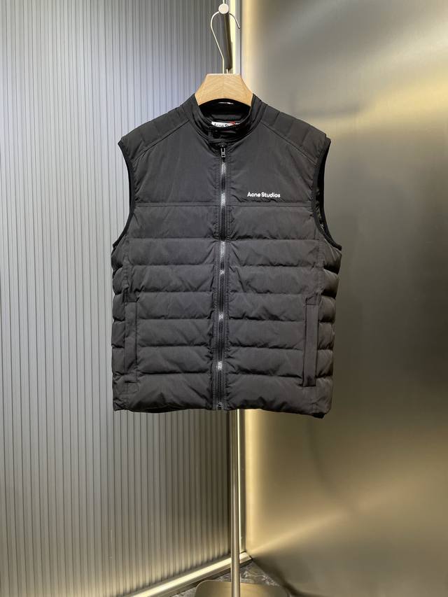 Acne Studios 黑色字母刺绣羽绒马甲 简约大气 又不失时尚 黑色百搭 男女同款 Size：48 50 52