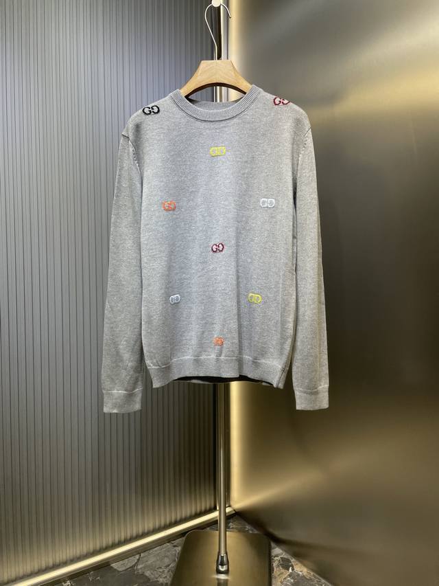 Gucci 2025秋冬季满刺绣 最高版本 热销款 身穿着非常舒适 辅料：开模原版过鉴定领标100%真丝洗水标。代购级原版吊牌配套吊绳3D吊粒原版包装袋 工艺：