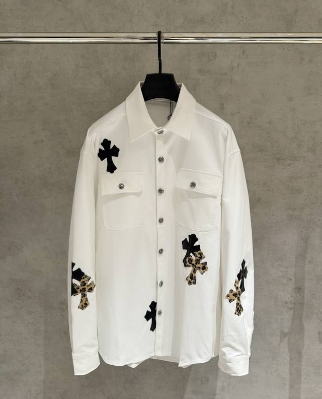 严控品质 Ch克罗心 25限定豹纹工装夹克 迷彩十字 Workdog 是Ch里上身最好看的外套了，黑皮马毛十字皮拼接 镀银五金 版型宽松 挺阔有型 男女同款。