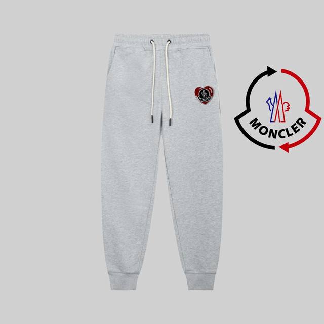 顶级版本，区别通货 Moncler 蒙口Ss 秋冬季秀款 修身线条官网徽标刺绣简约Logo运动裤 380G克重 兼容所有身材 腰部松紧带黑白抽绳设计 定制抽绳口