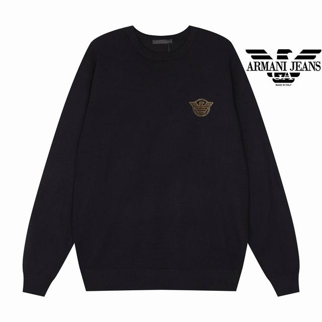 Armani 阿玛尼 三标齐全 经典专属标识 立体金丝线徽标设计 Ss秋冬新款男士圆领毛衣，市场独家面料秋冬最新款男士圆领毛衣打底衫。经典黑白色，手感柔软细腻舒
