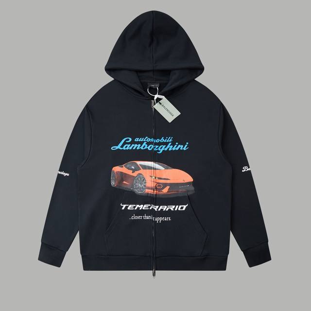 巴黎世家 Blcg 25Ss25Fw秋冬兰博基尼汽车印花外套拉链连帽卫衣 轻奢主义 男女日常通勤穿搭必备单品 正确版本 欢迎对比 详细特征 采用480克纯棉双纱