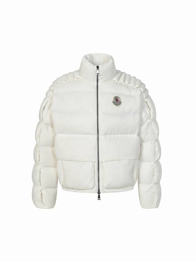 Moncler Cistoher Raxxy 明星同款3D绗缝拉链羽绒外套. 这款羽绒是Moner Xcistoher Raxxy系列的男女同款单品，装饰元素传