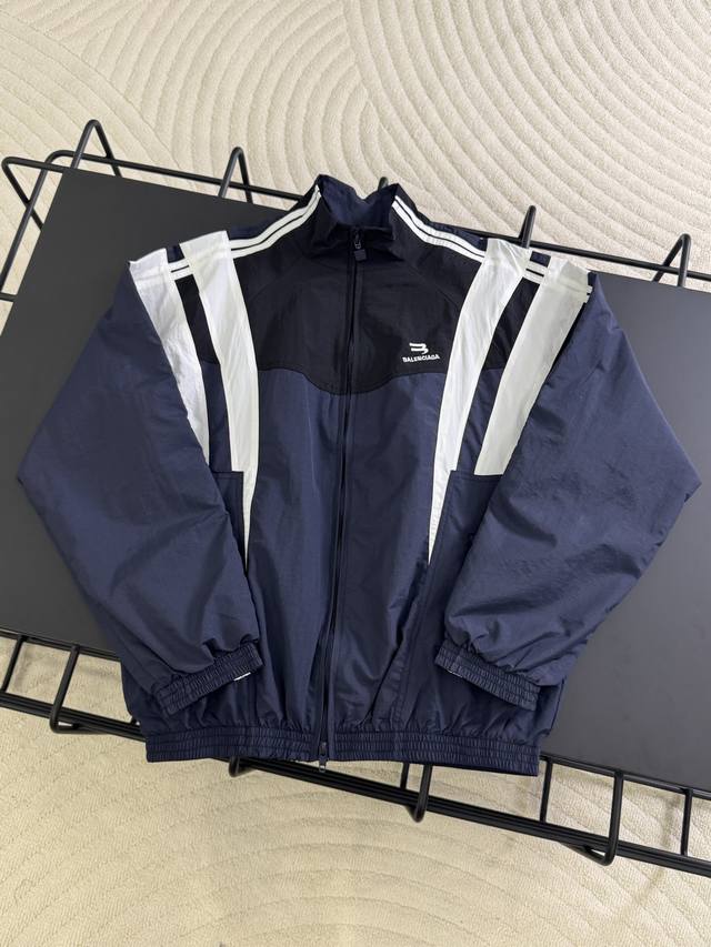 K554# 巴黎世家 Balenciaga Blcg 25Ss 走秀款双钩刺绣靛蓝拼接运动套装 正确版本 定制再生尼龙面料 轻微压皱工艺 内里采用三级聚酯鸟眼网