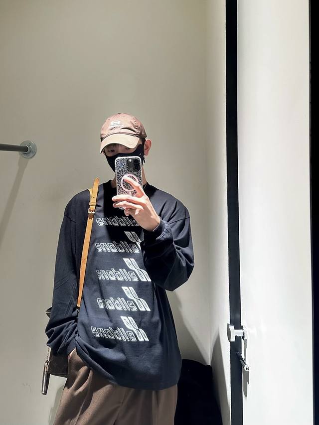 新款上新 D130# We11Done官网同款25Ss经典素描手写镂空Logo印花长袖T恤 高版本 高克重300克双纱纯棉面料 颜色：黑色、白色 码数：S、M、