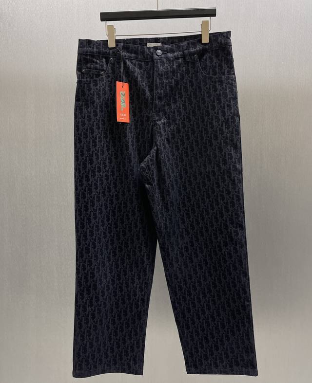 Cd蓝色棉质混纺Kaws 经典牛仔裤 Size : S-Xl 这款经典牛仔裤来自 Dior And Kaws 限定系列，展示 Ob1Iique 印花。采用蓝色棉