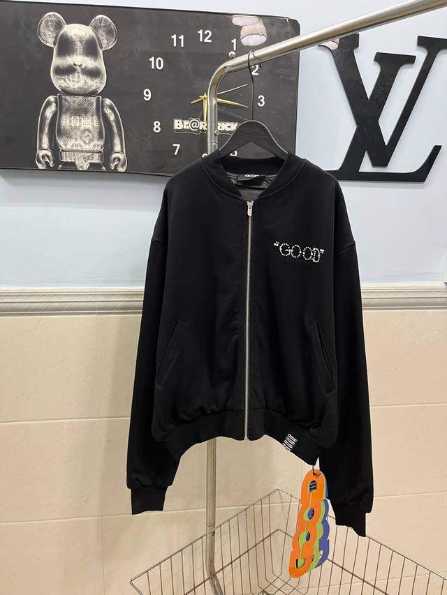 款号149 Goodbran-前后串珠字母刺绣绣拉链外套 衣服面料采用500克高克重大毛圈纯棉面料制作而成，胸前背后串珠采用亚克力进口珠子而成，凸显衣服特点，做