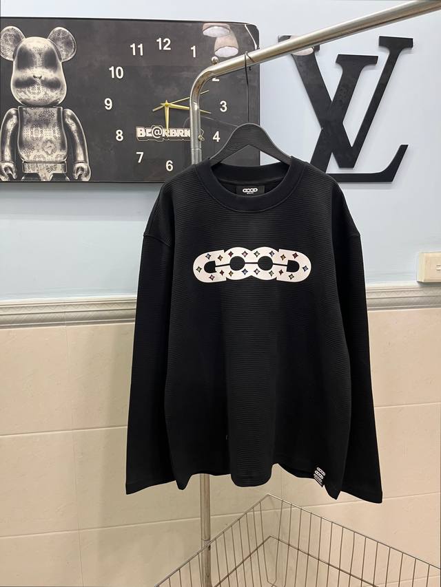 款号 Goodbrand Good 烫钻 Logo字母印花时尚长袖 采用镶钻工艺 上身高端立体 高版本可随意对比 三标齐全 男女同款 颜色:黑色 白色 码数:S