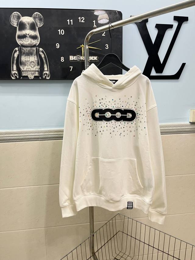 款号225 Good Brand彩虹银河烫钻连帽卫衣 采用进口彩色烫钻工艺 上身高端立体 高版本可随意对比 男女同款 三标齐全 颜色:黑色 白色 尺码:S M