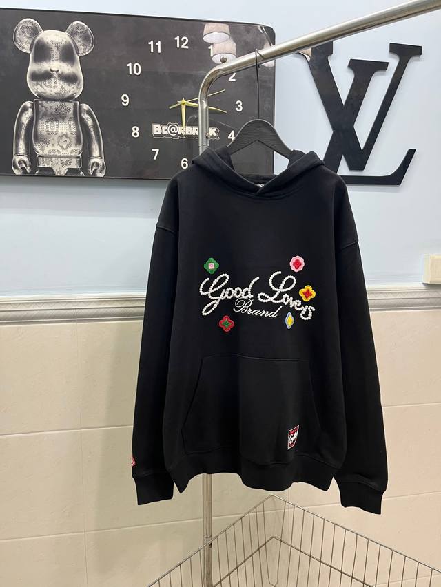 款号223 Good Brand彩色四叶草连帽卫衣 前后采用精美刺绣拼接四叶草绣花图案 上身高端大气 高版本可随意对比 男女同款 三标齐全 颜色:黑色 白色 尺