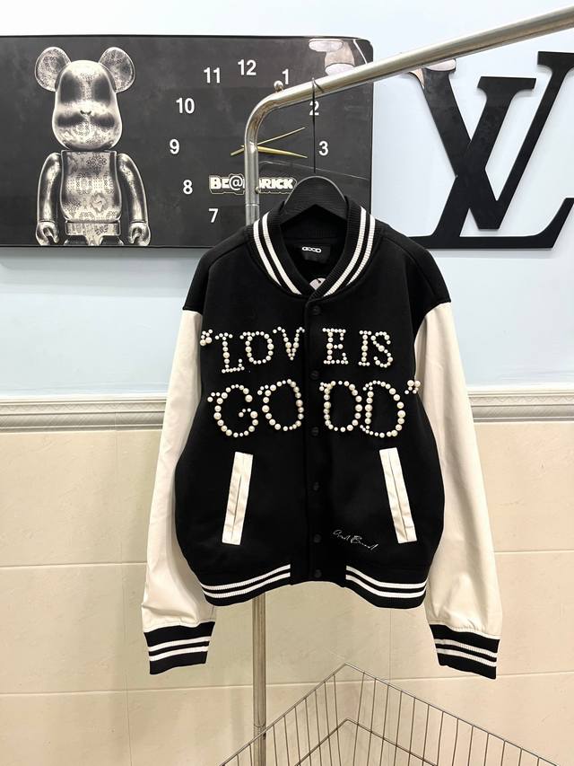 款号221 Goodbrand珍珠打泡珠绣花毛呢拼接棒球服 全身几百颗珍珠 重工制作 扫码秒进官网 部定制原版一致 超多细节所见即所得 认准独家背景 采用650