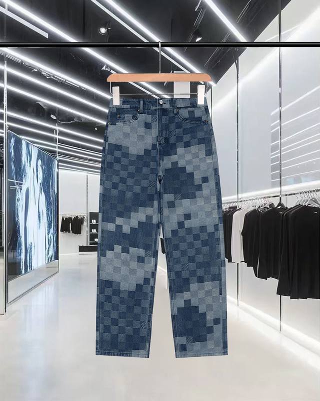 Louis Vuitton 路易威登 驴家 25Fw 菲董联名限定系列 轻奢主义 男女同款 修身剪裁 棋盘格马赛克老花牛仔裤 牛仔长裤套装 以水洗Damofla