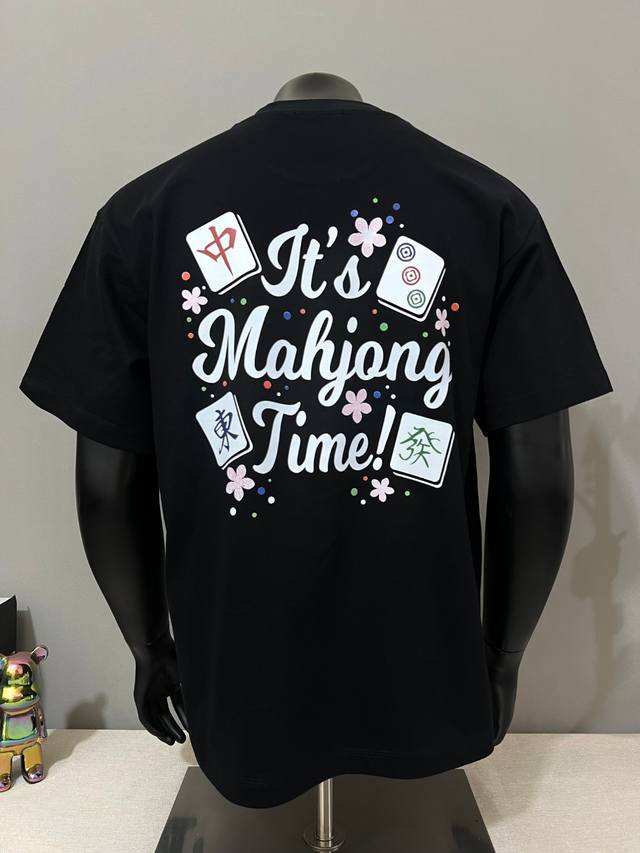 始祖鸟Arc'teryx 上新，官&得同步Fantasy麻将狂欢 ，手工印花嘻哈街头休闲百搭圆领短袖；细节对官对版，背后麻将彩图与官一致，前胸橘鸟，细节与原版一