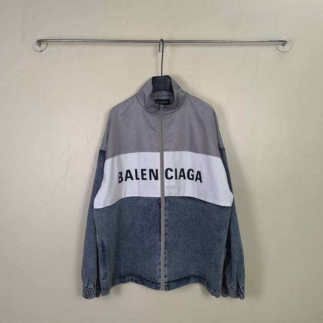 30 Blcg Zip-Up Jacket In Black 25Fall 三色拼接洗水牛仔冲锋衣夹克外套 定制记忆风衣面料 进口环保胶浆丝网印花工艺 拼接对位