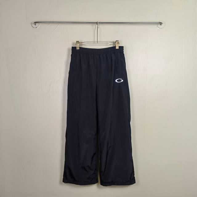 Blcg 25 Fw Basketball Series Icon刺绣Logo运动裤休闲裤冲锋裤 口袋上的Icon绣花Logo，立体感十足，穿上它你就是街头最靓