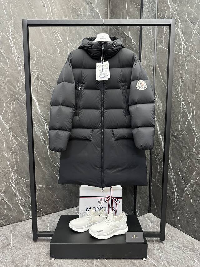 蒙口大标长款羽绒 特级王炸Moncler Bosona中长款大号毛毡徽章羽绒.王炸爆款.男女上身都好看.135W+一吨的特级鸭颈绒填充.850+的10级蓬松度.