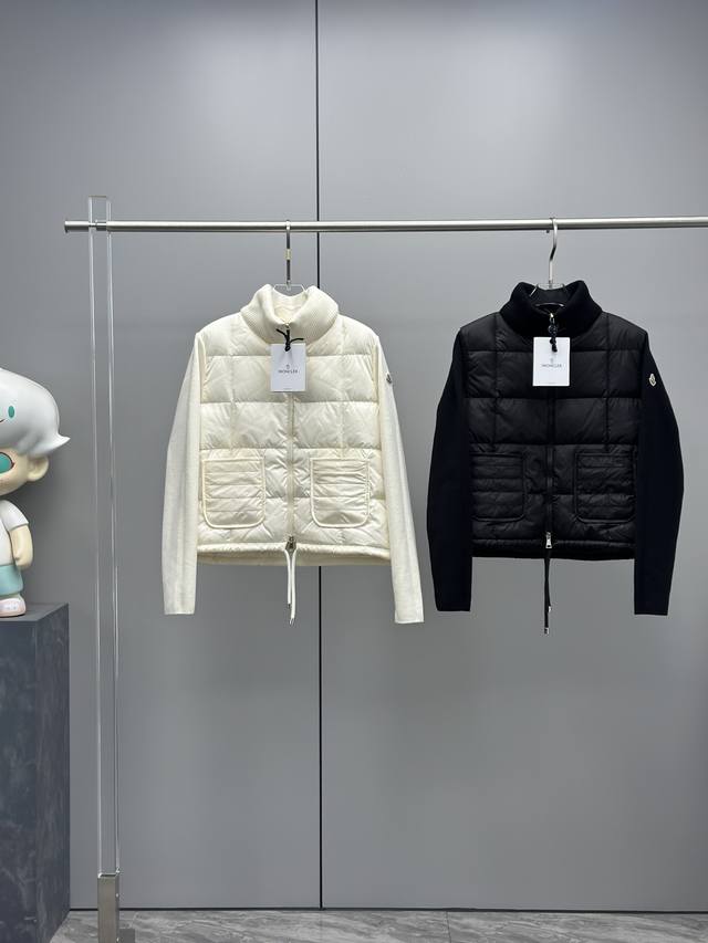Moncler 蒙口秋冬女士Cardigan立领拼接针织羽绒娃娃款短款羽绒 后背袖子针织材料上身显瘦 拼接羽绒服 保暖减龄 面包块方格充绒上身简约时尚 下摆抽绳