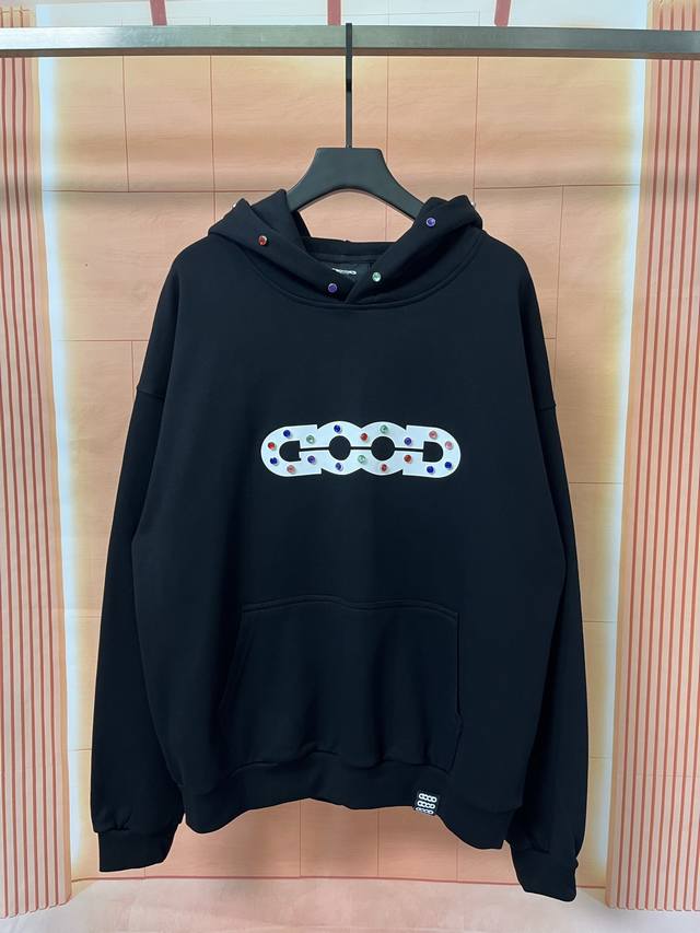 大货实拍图# Goodbrand 25Ss 厚胶Logi彩钻连帽卫衣 面料：纯棉460G毛圈 工艺：厚胶印花，彩钻 尺码：S-Xl