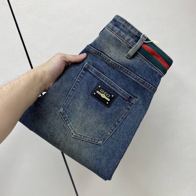 顶级版本 。2025秋冬欧洲专柜新款 超A代购级别海外贸易公司订单货源，顶级原单高端男士定制时尚修身小直筒牛仔裤2856 颜色：重工艺炒沙洗水，图片色 尺码：2