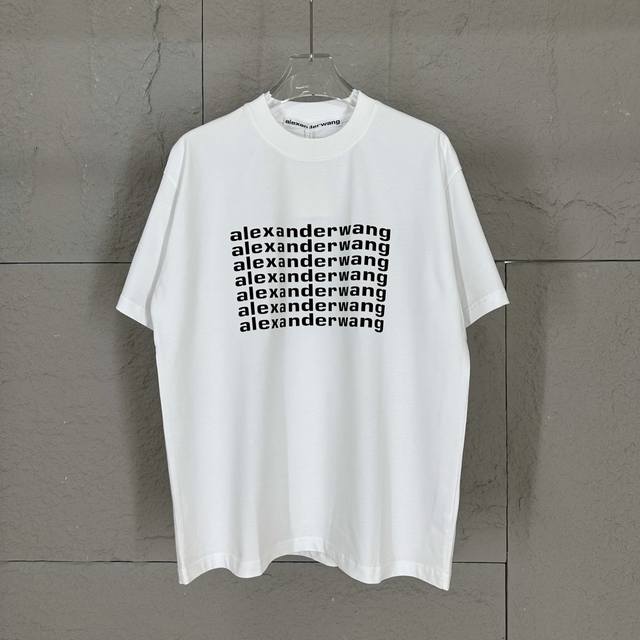亚历山大*王*Alexander* 2025春夏新款 前后Wang字母立体植绒工艺 短袖T恤 定制双纱平纹纯棉面料 男女同款 颜色：黑色 白色 尺码： S 90